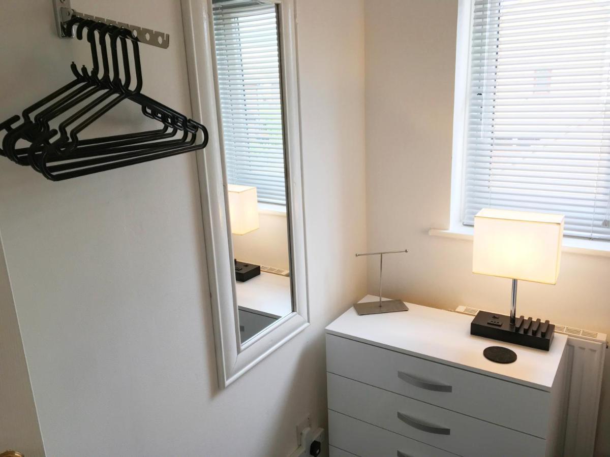 2 Bedroom Private House Near Bedford Town And Train Station Exterior photo